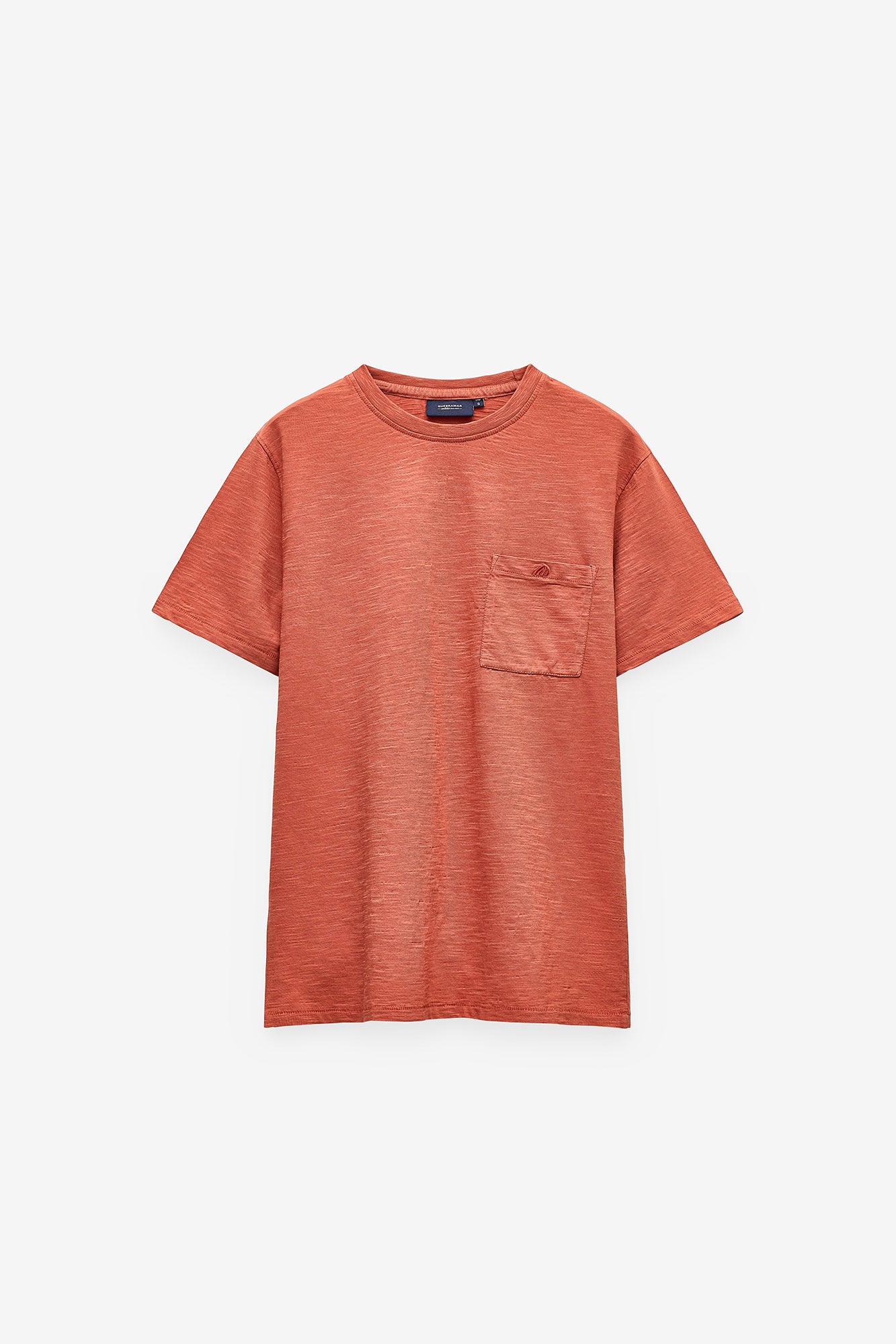 T-SHIRT EM SLUB LAVADA COM BOLSO