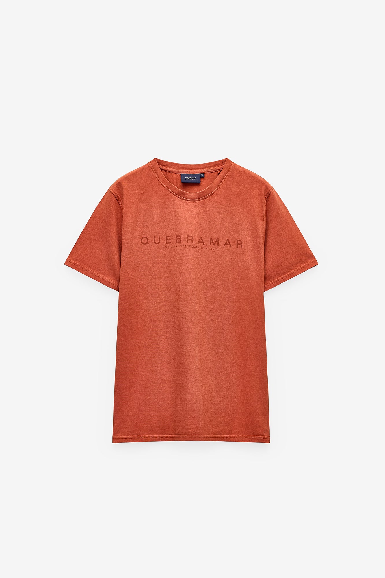 T-SHIRT COM PRINT QUEBRAMAR AO TOM