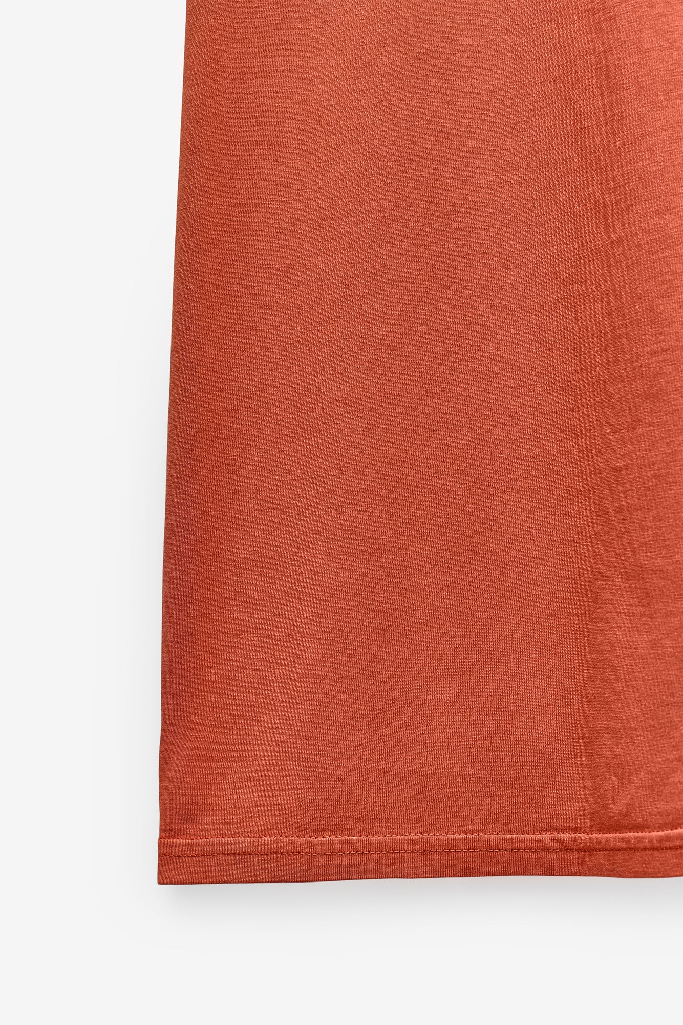 T-SHIRT COM PRINT QUEBRAMAR AO TOM