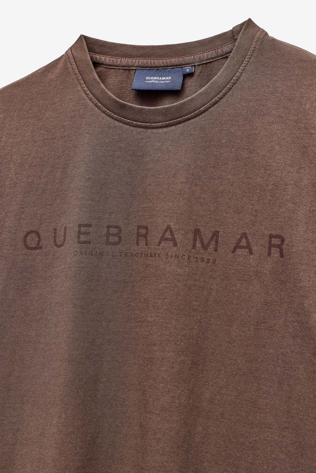CAMISETA ESTAMPADA QUEBRAMAR A TONO