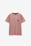 T-SHIRT COM MICRO-RISCAS E BOLSO