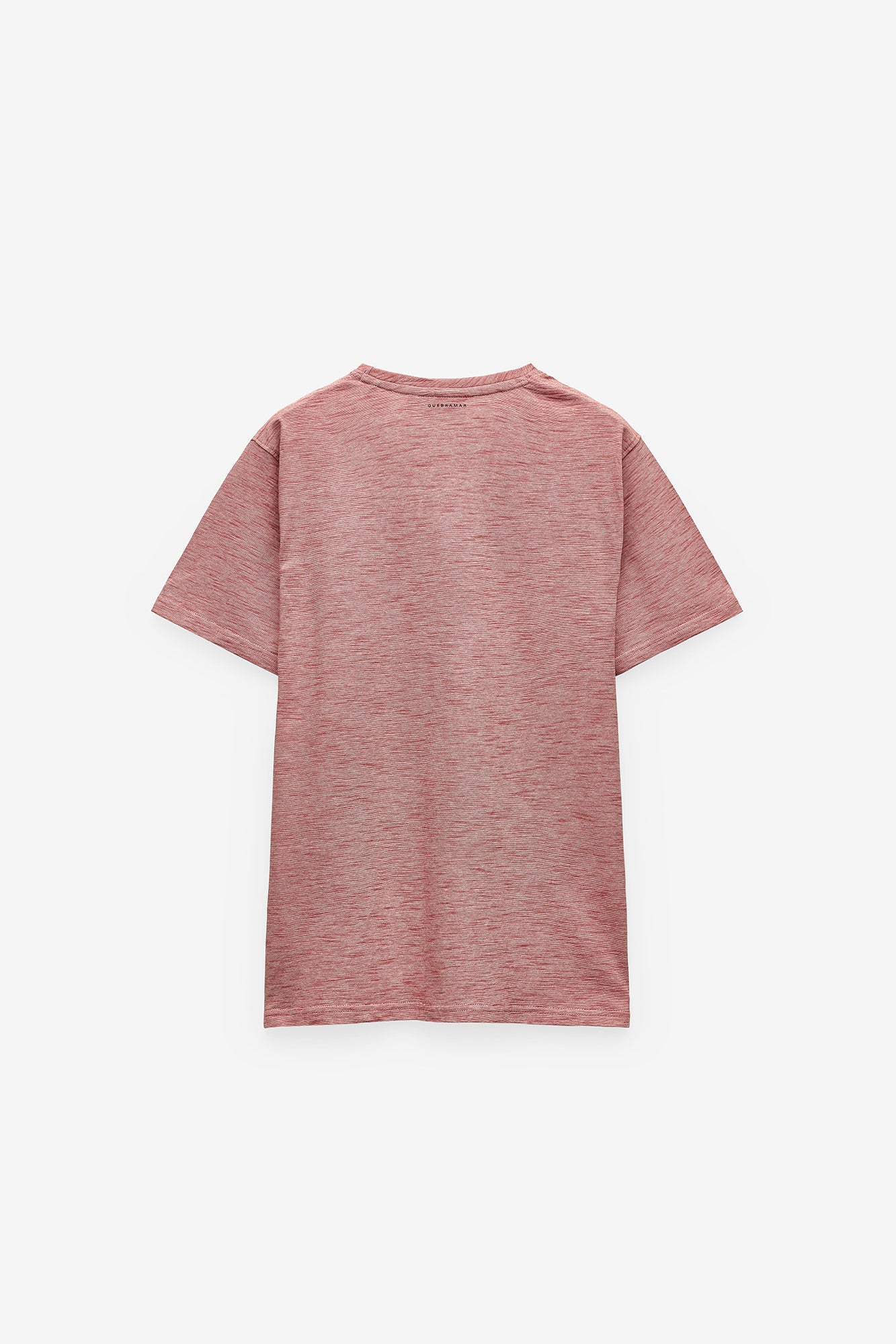T-SHIRT COM MICRO-RISCAS E BOLSO