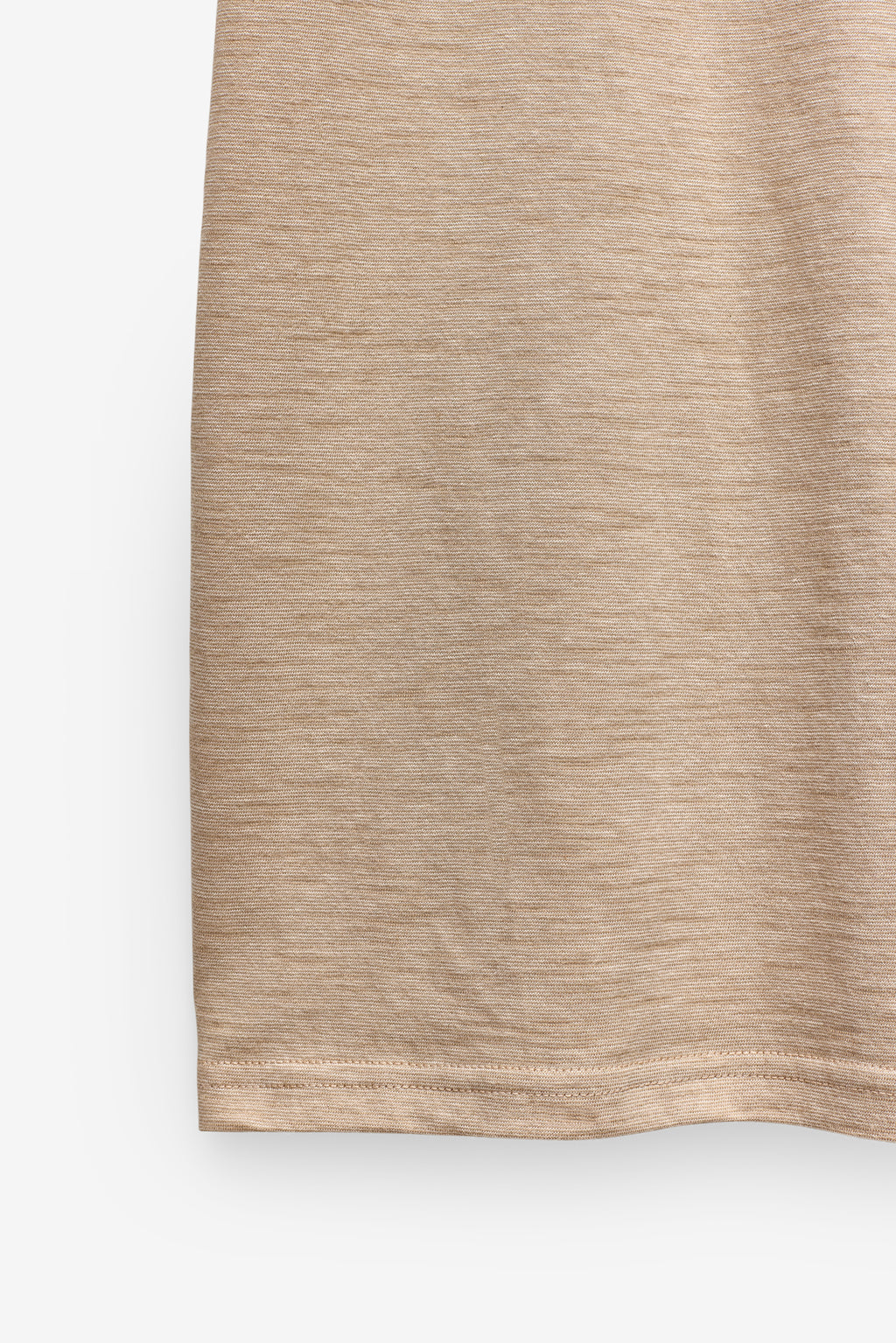 CAMISETA CON MICRORRAYAS Y BOLSILLO