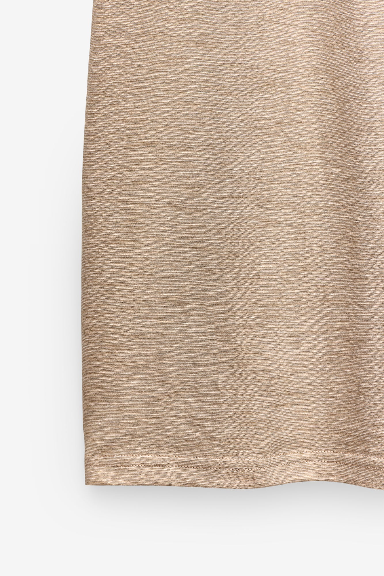 CAMISETA CON MICRORRAYAS Y BOLSILLO