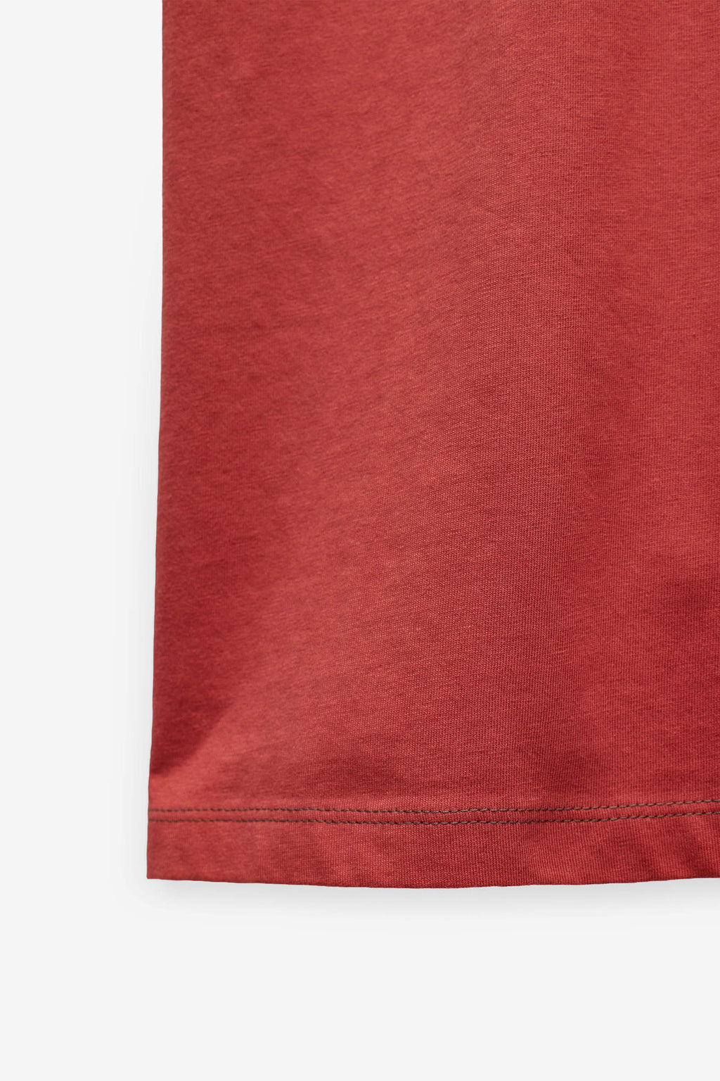 T-SHIRT COM LOGO EM CONTRASTE