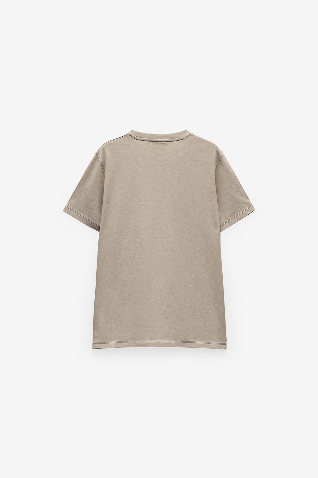 T-SHIRT COM LOGO EM CONTRASTE