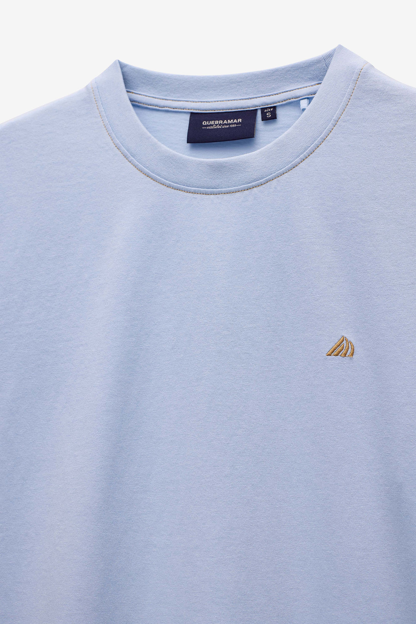 T-SHIRT COM LOGO EM CONTRASTE