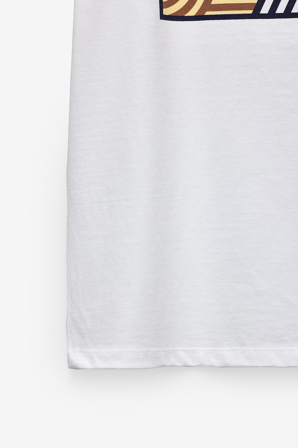 T-SHIRT COM LOGO GEOMÉTRICO