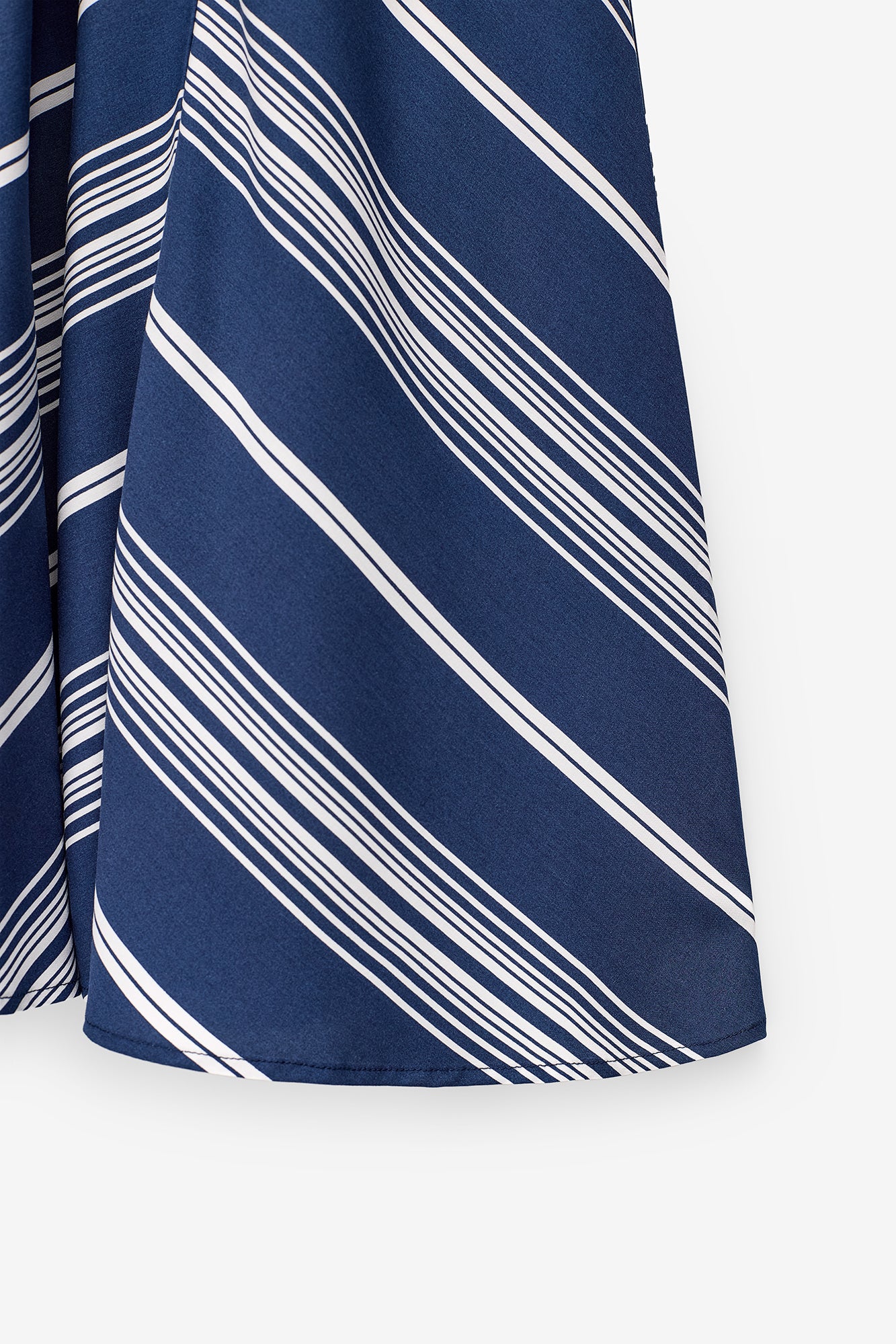 VESTIDO RISCAS FINAS EVASÉ