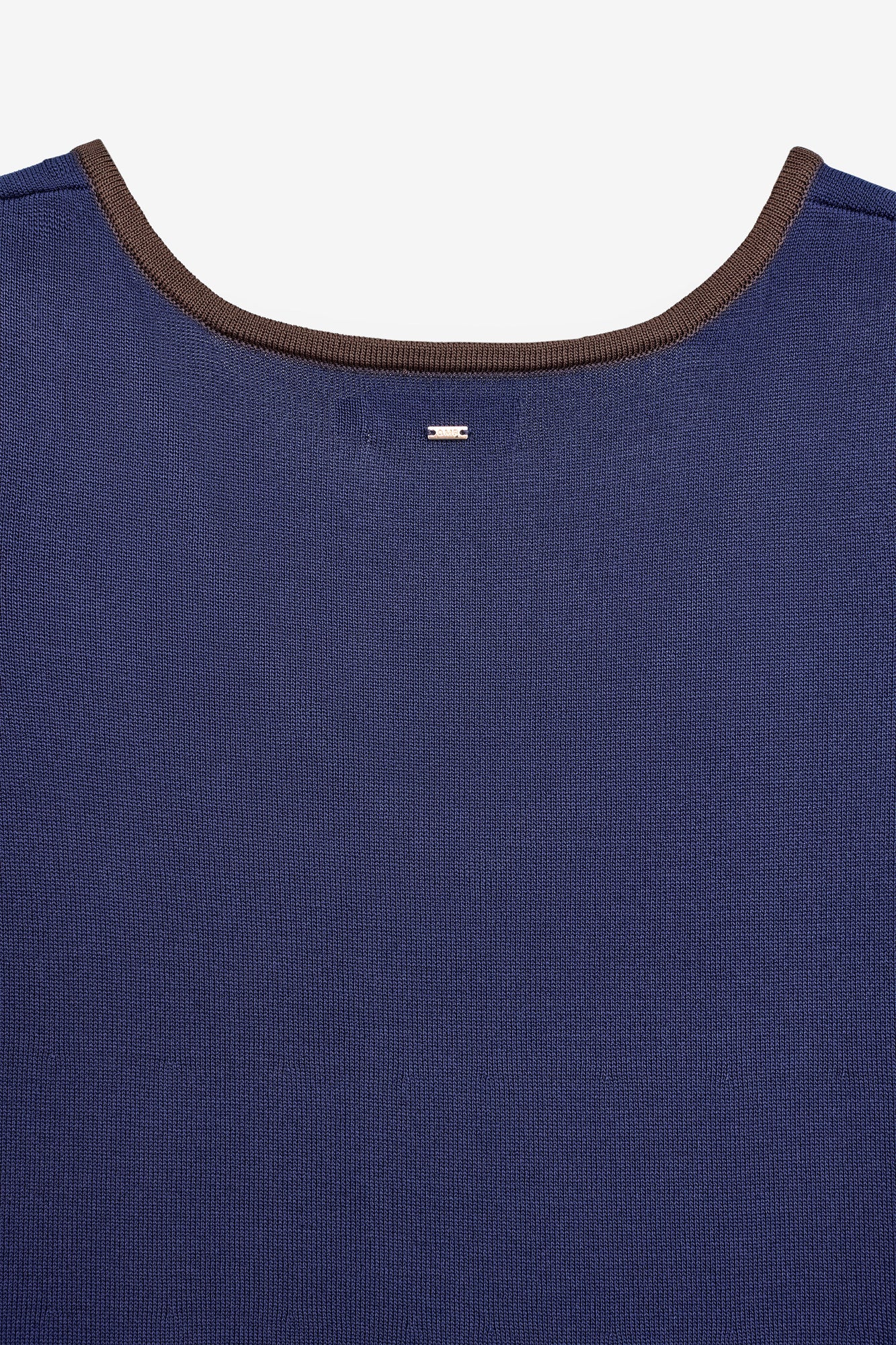 VESTIDO EM MALHA FRIA DECOTE EM V