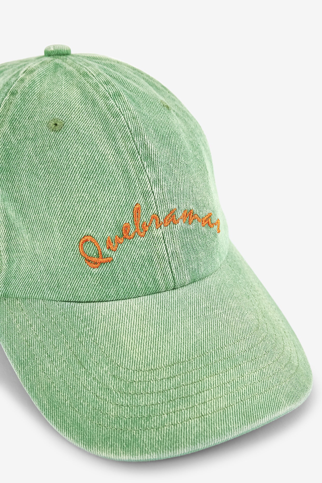 CAP COM LOGO EM CONTRASTE